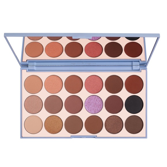 The Beauty Babel Other - The Beauty Bybel The OG 18 Pan Eyeshadow Palette by Carli Bybel
NIB